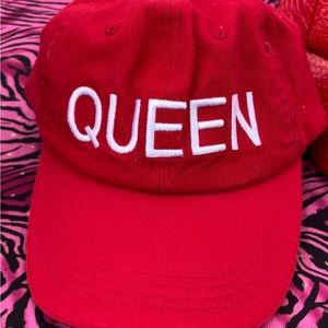 RED CAP: QUEEN